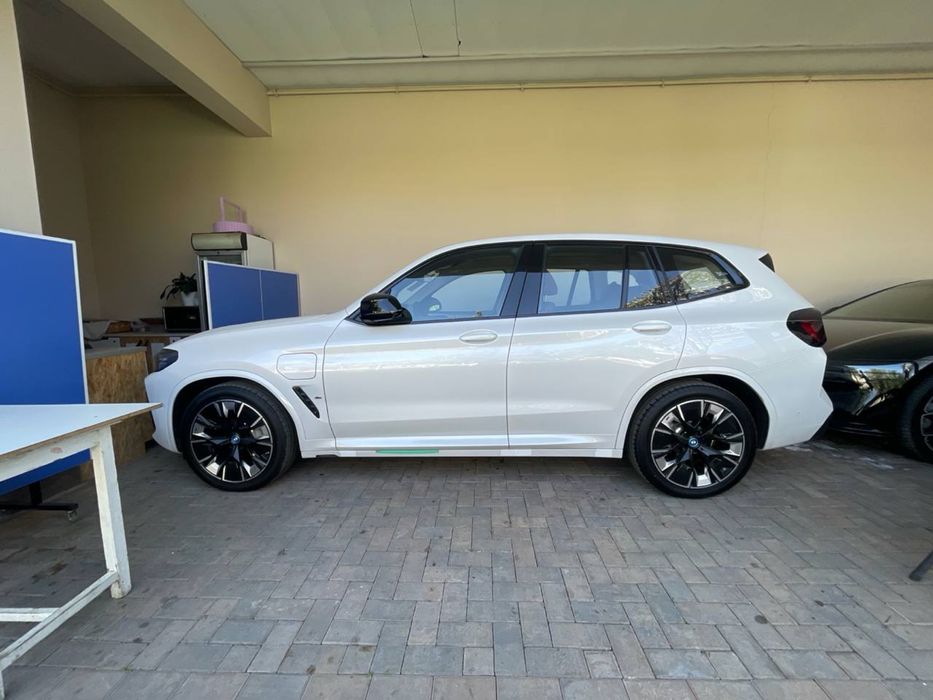 BMW iX3 M Paket + 1 yil garantiya
