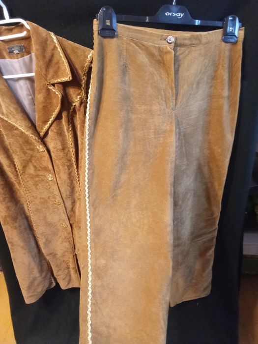 Compleu Vesta și pantalon deosebit 40