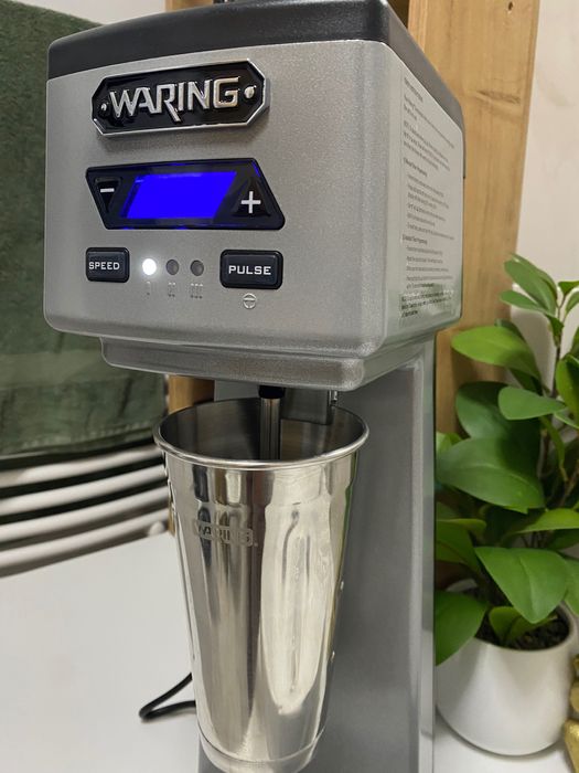 Mixer profesional frappe cu timer și alte funcții, marca Waring.