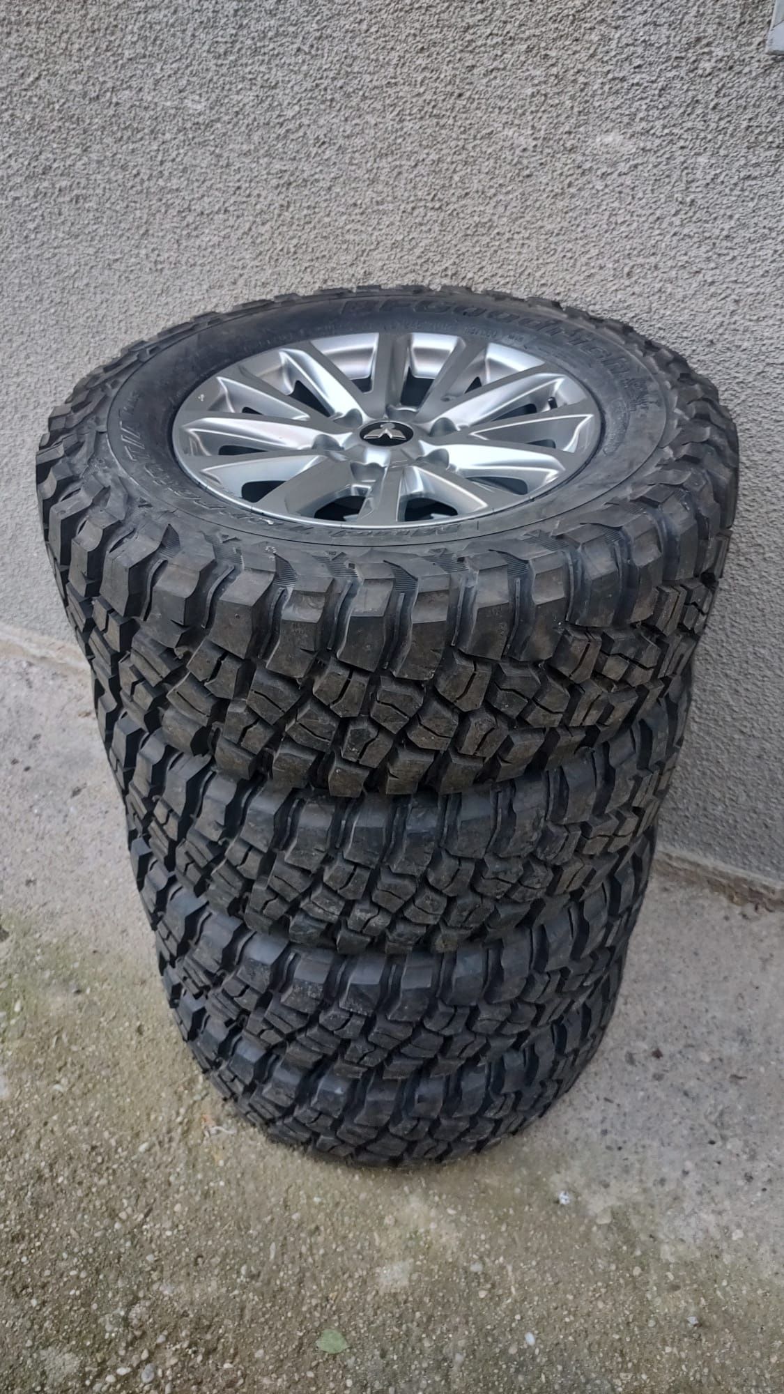 Jantele originale Mitsubishi L200 cu anvelope noi245/70/17