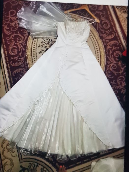 Vand rochie de mireasa