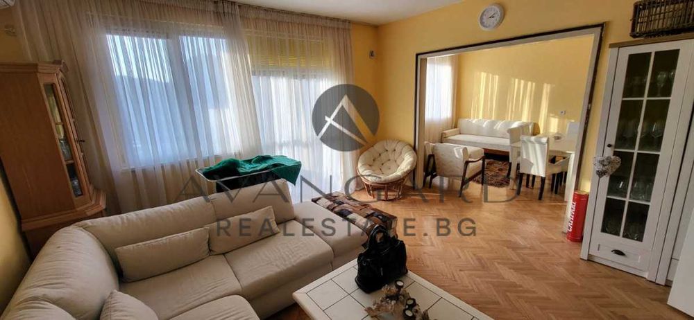 Продава се Тристаен апартамент в Пловдив, Централна гара - 120 кв.м за 2041 €/кв.м - Снимка #1