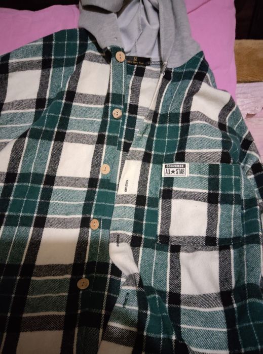 фланелевая рубашка в клетку с капюшоном от Levi's и Converse.