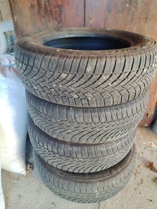 Vând anvelope i iarna