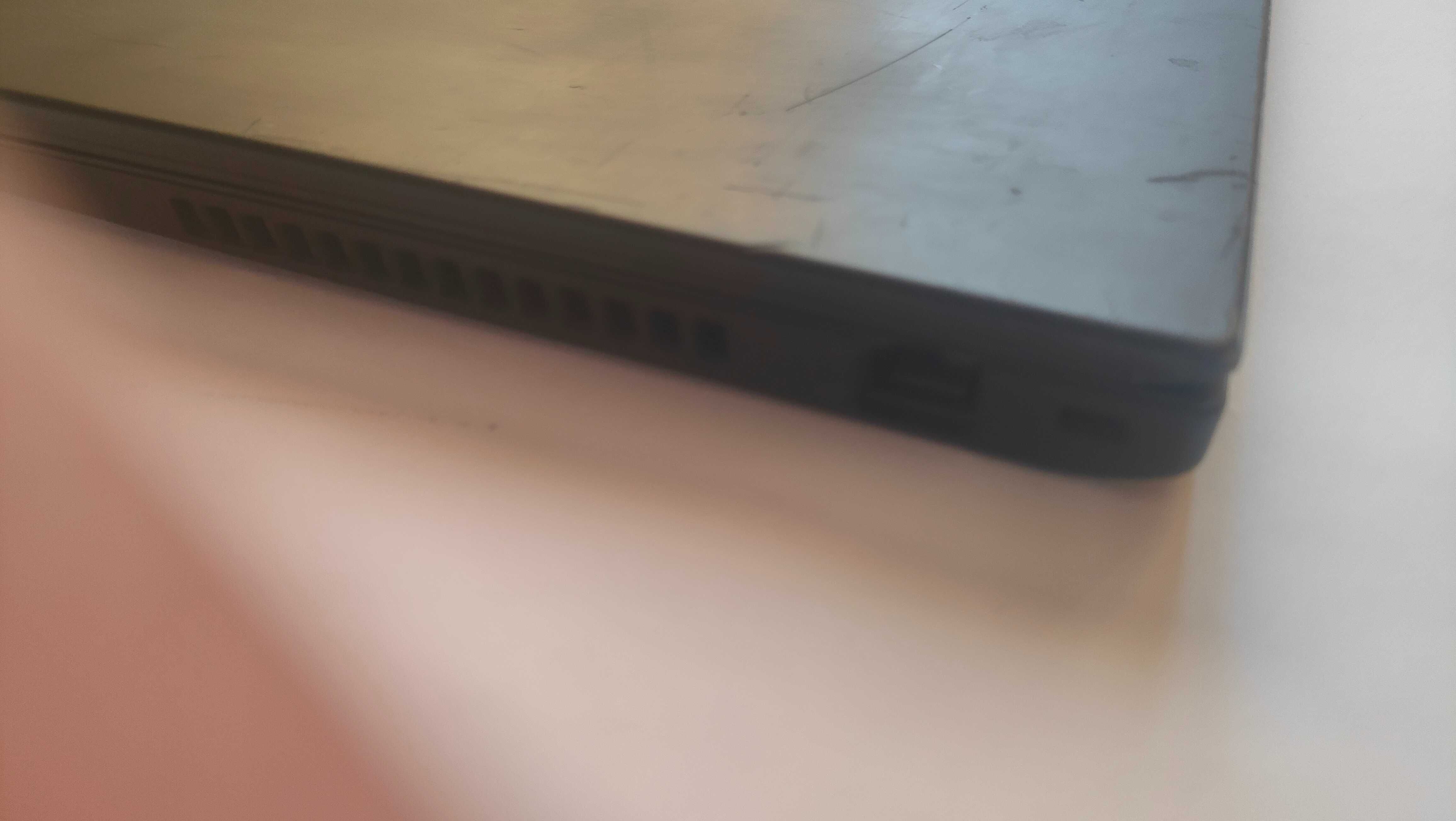 Лаптоп LENOVO THINKPAD T590 /15.6"/I5-8265U/8GB/256GB SSD/FullHD/HDMI