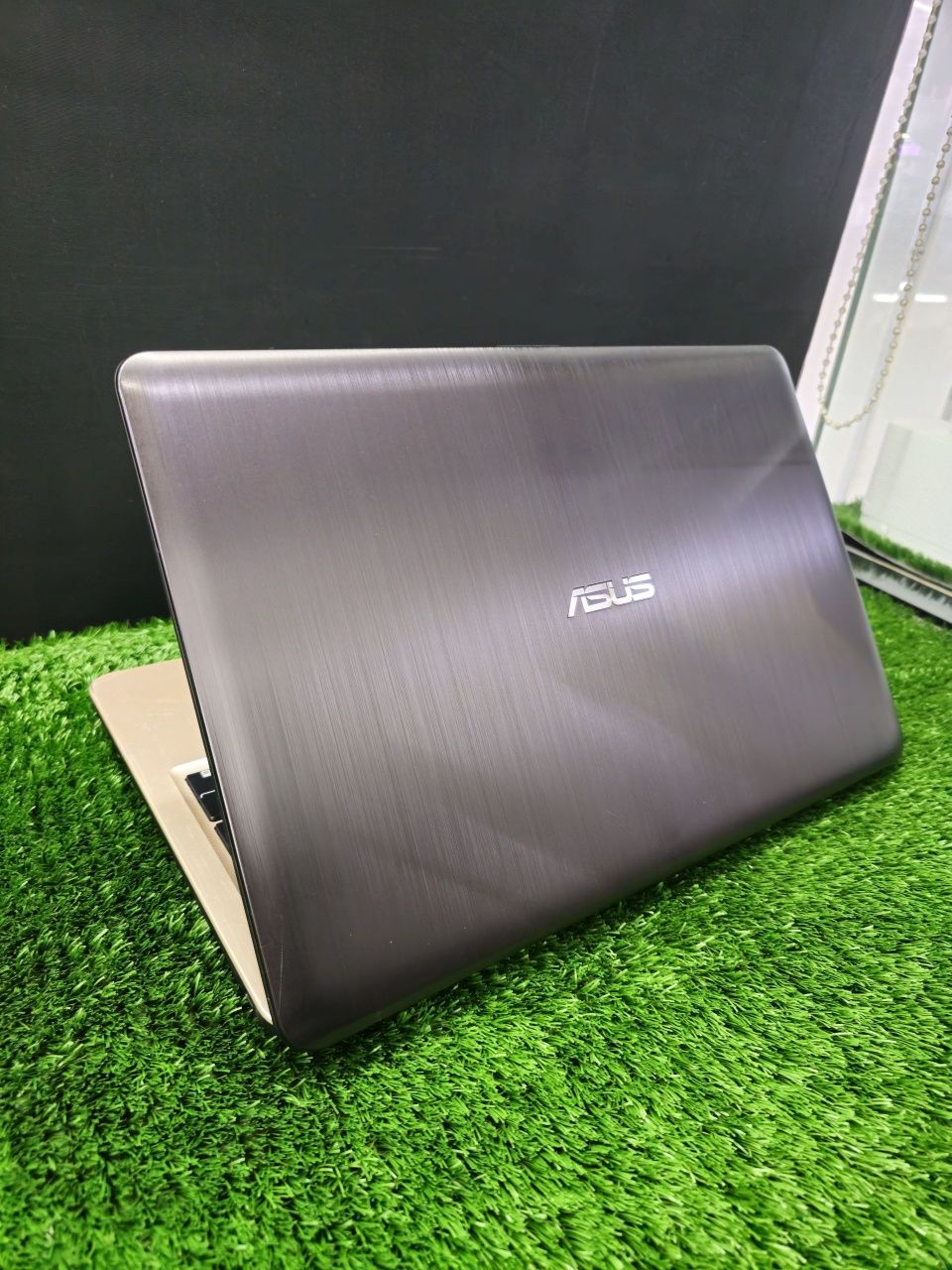 ASUS   енгил игралар уйнайдиган и дамашный ишлар ун ноутбук