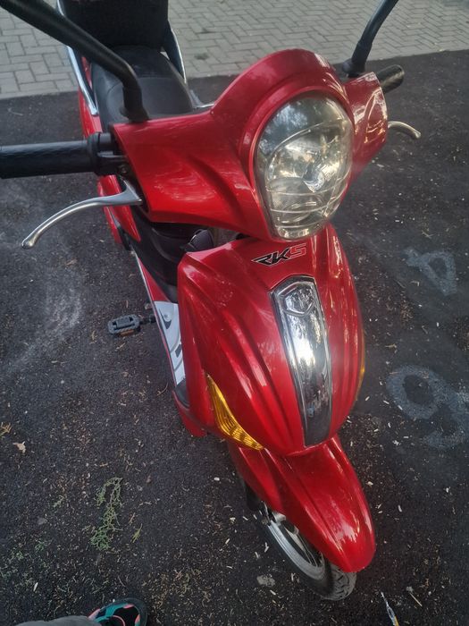 Vând scuter electric ,cu pedale