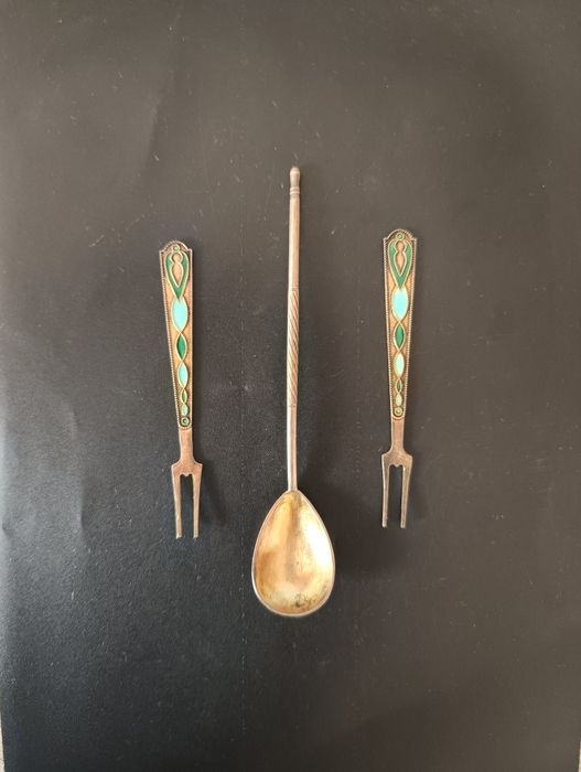 Продаëтся Набор Серебрянных ложки и вилок.