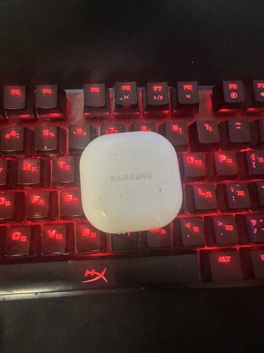 Продам наушники galaxy buds 2