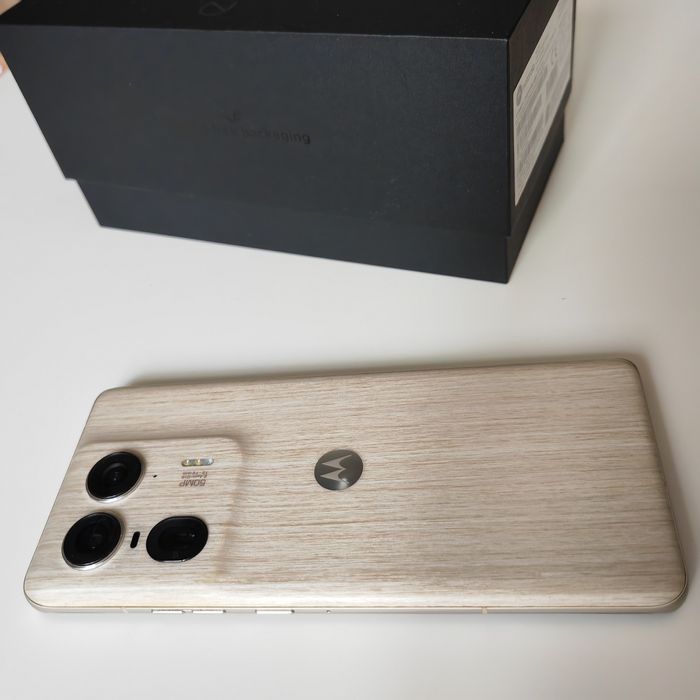 Moto edge 50 ultra Nordic Wood 1TB , 16RAM пълен комплект + подаръци