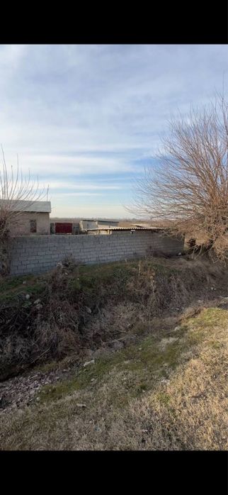 Янги узбекистон боғи Болта махалласида йер сотаман 5 сотихли уй янги м