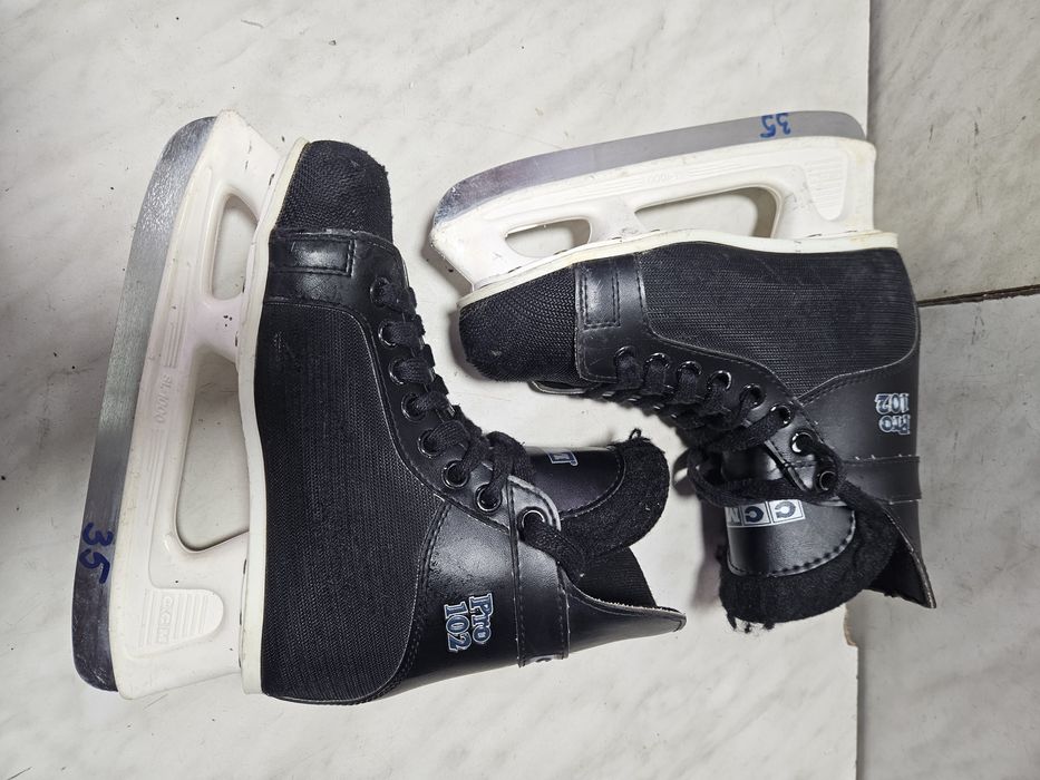 Patine 35 hochei hockey CCM  marime  37-38 ( 24,5  cm)