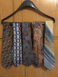 Продавам изгодно различни модели и видове вратовръзки