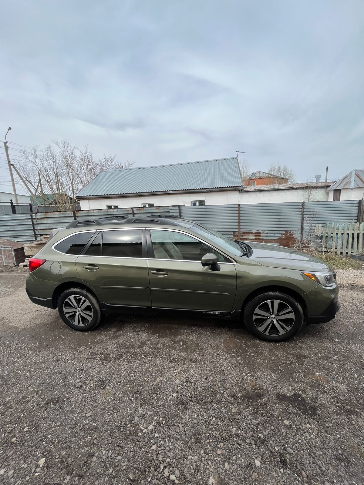 Продам машину subaru outback