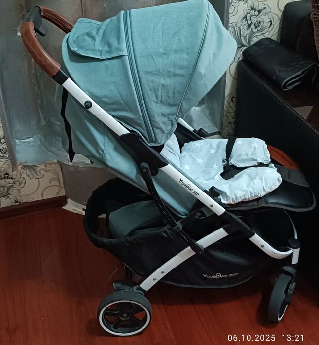 Продается коляска и детский стульчик