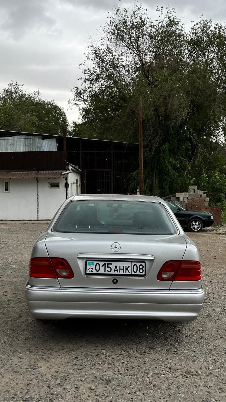 Мерседес w210 передний и задний бампер, пороги продаётся