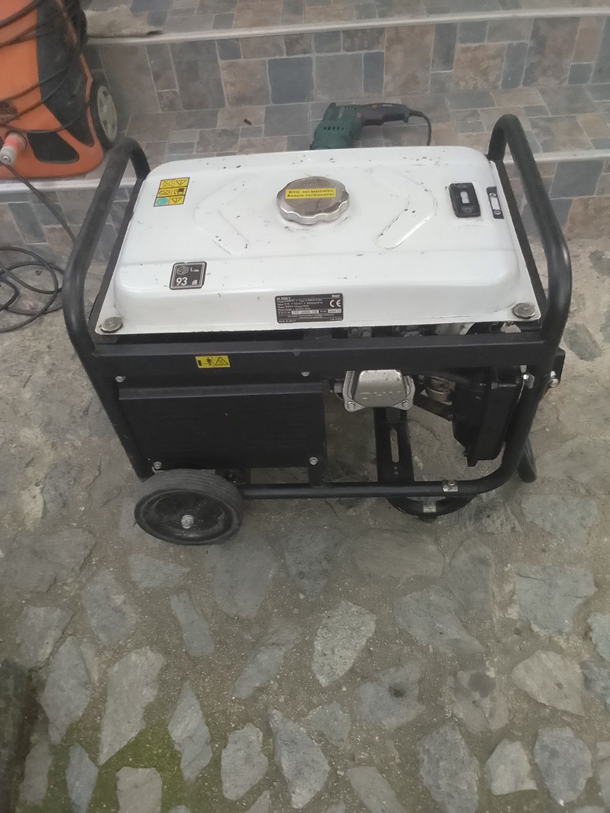 vând generator curent