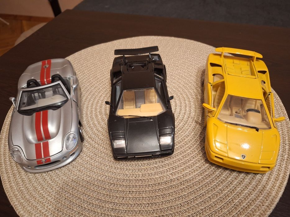 Метални колекционерски колички BURAGO 1:24