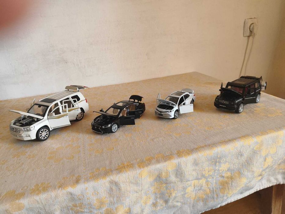 Продаю игрушечные машинки