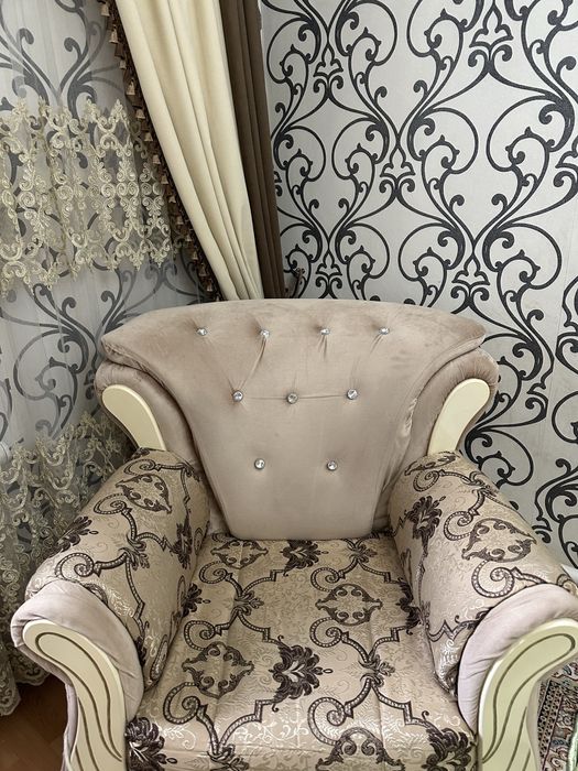 Продам диван и два кресла