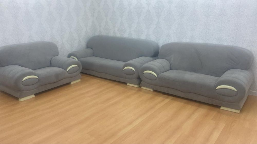 Диван серого цвета