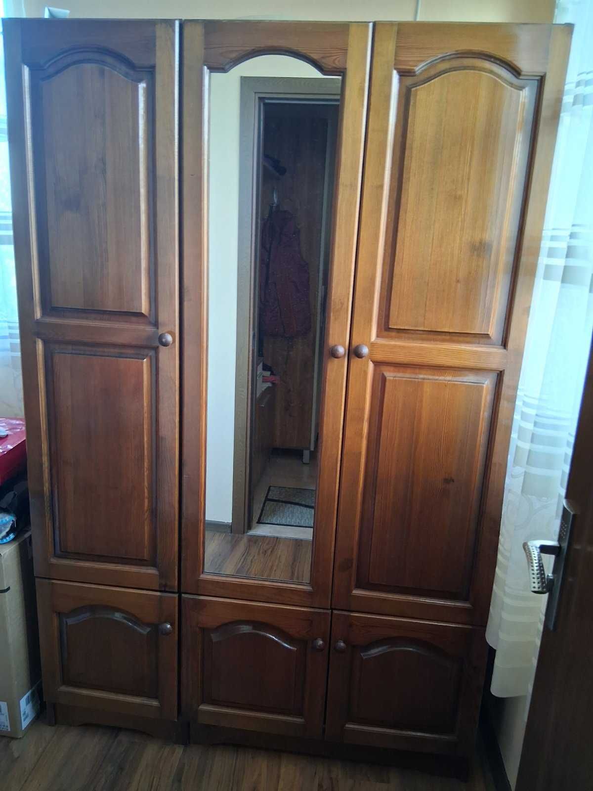 Продавам гардероб