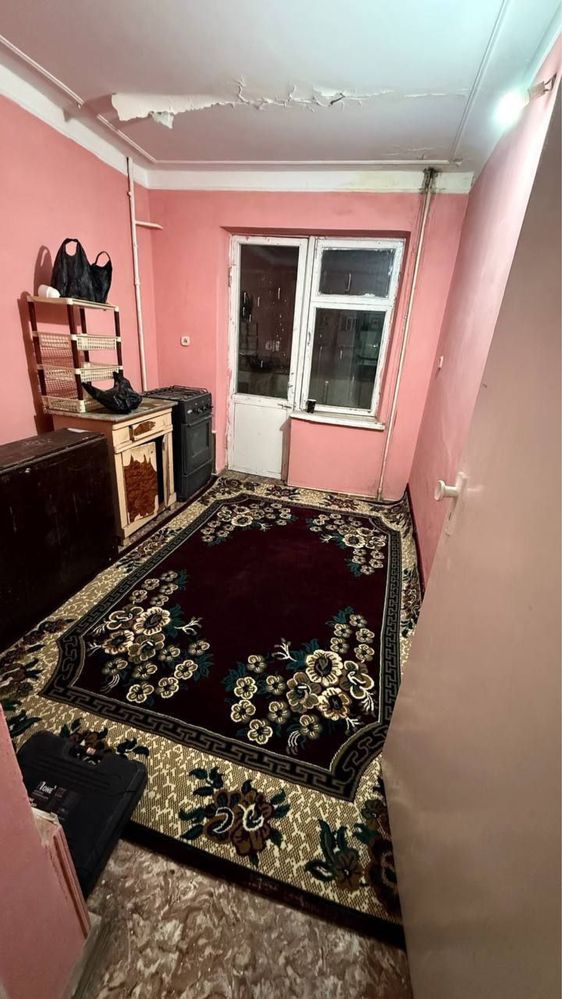 ХАМЗА МЕТРО.  1 комнатная срочно. Кирпич