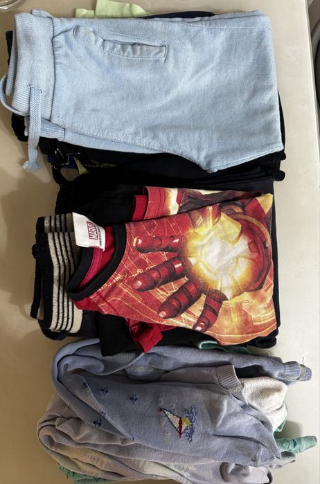 Отдам вещи на мальчика 2,5 лет.