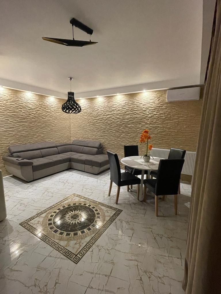 Cazare/Regim hotelier Mamaia-apartament 2 camere+parcare- 5 min plaja