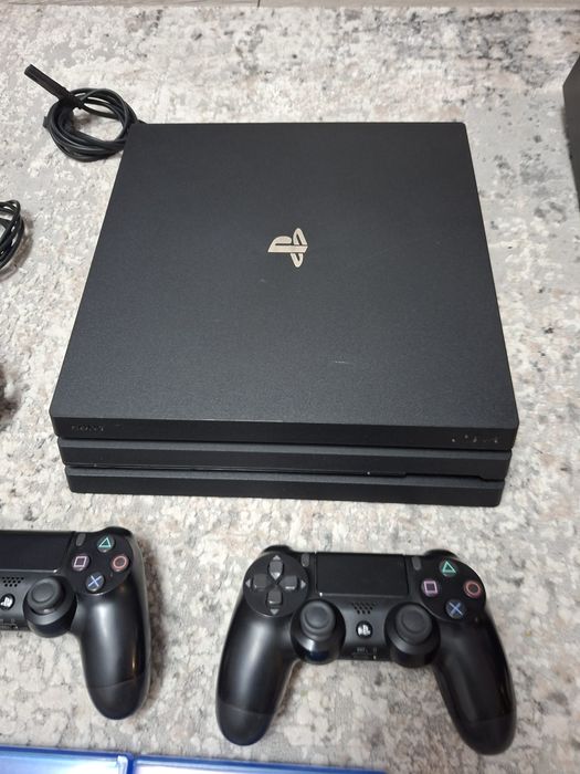 Ps4 pro 2 controllere originale , Volan cu pedale