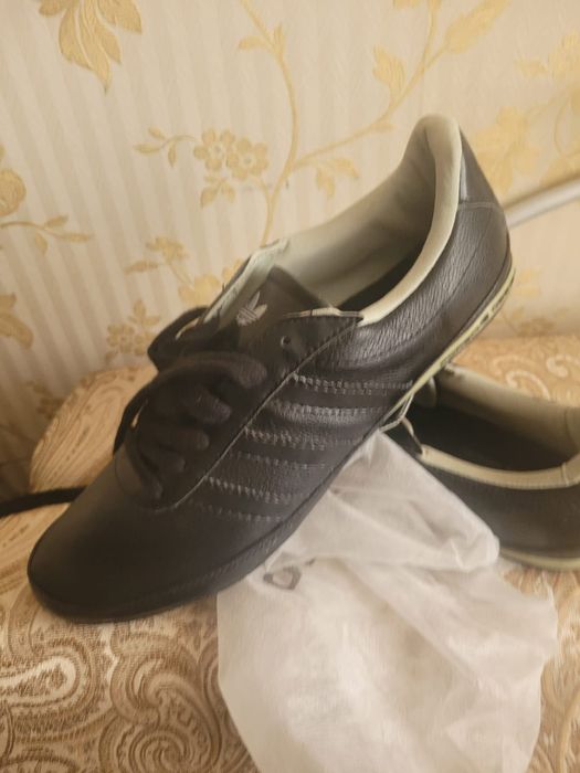 Крассовки   спортивные  модные размер 42