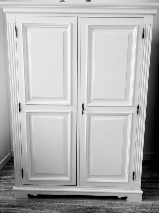 Vând comodă și corp înalt lemn masiv 2500 lei