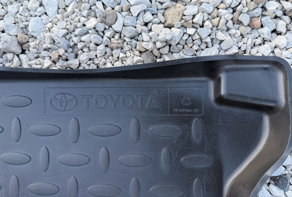 Оригинална гумена стелка за Toyota Yaris / Тойота Ярис