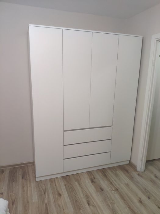 Сборка разборка мебели. Мебельщик на час.