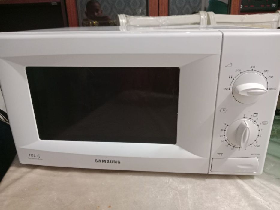 Продаётся микроволновка хорошо работает один месяцев гарантия есть