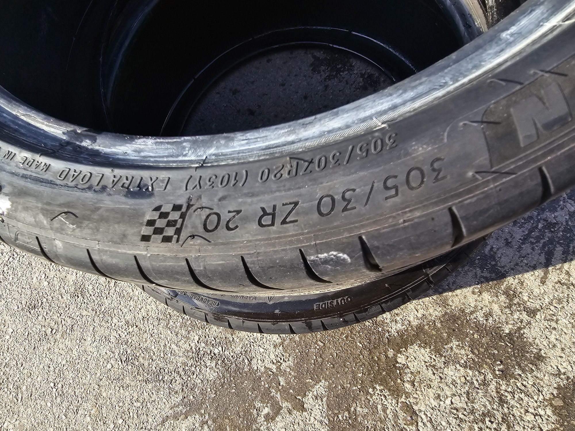 Летни гуми 255 35 20 2бр / 305 30 20 4бр Michelin