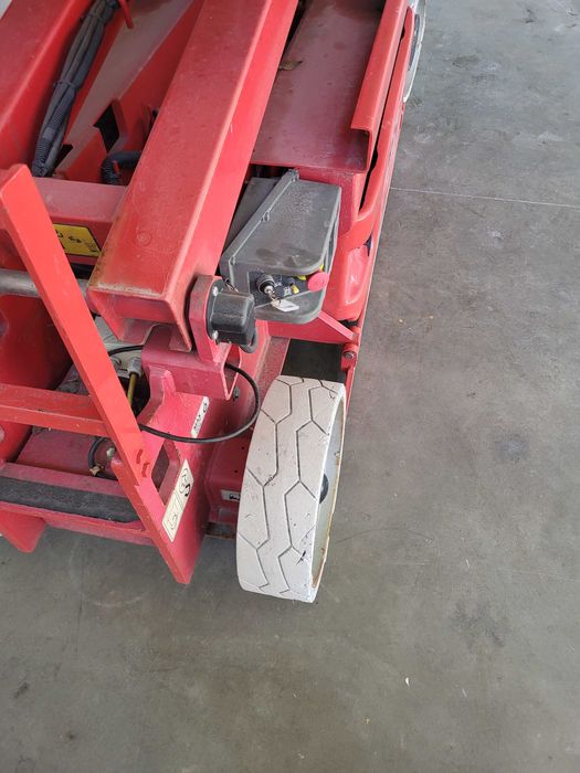 Ножична вишка 10м JLG 2630 es