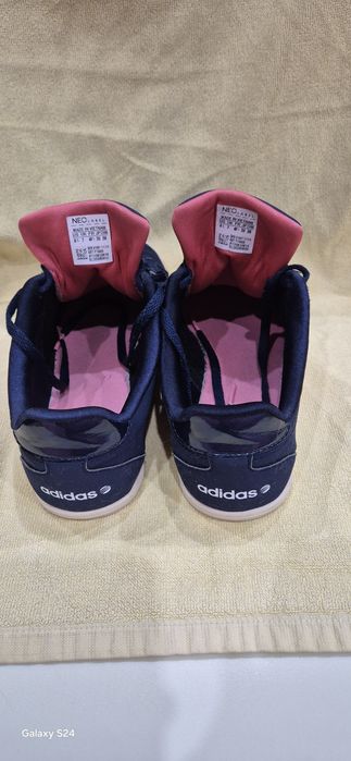 Vând adidasi Adidas