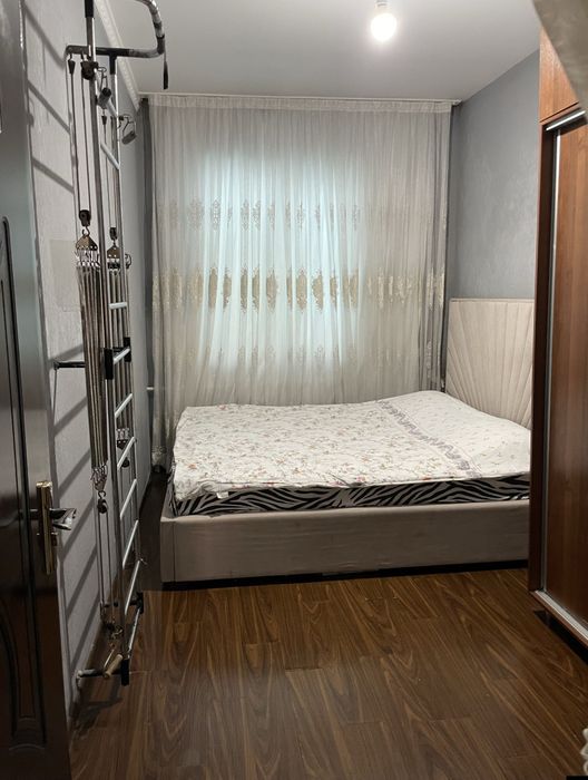 Yunusobod 4kvartal 4/4/4 uy sotiladi 2*6 balkon