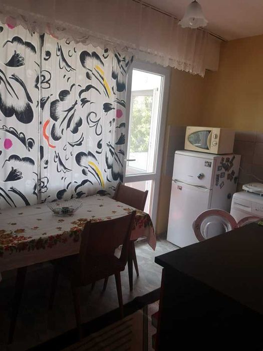 Дава се под наем Двустаен апартамент в Бургас, Славейков - 64 кв.м за 175 € - Снимка #2