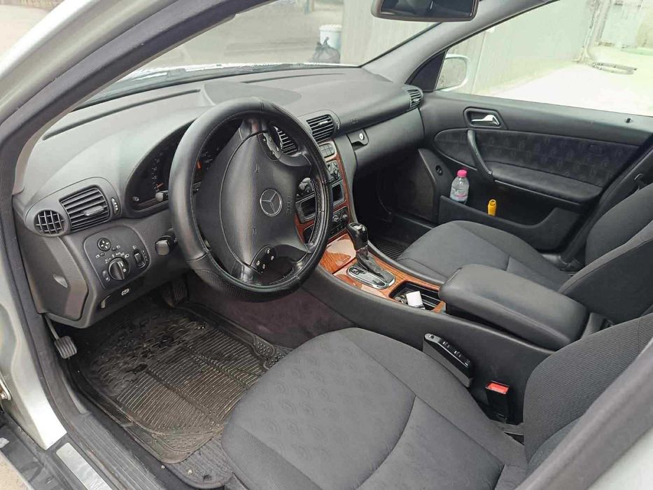 Мерцедес C200 2001г