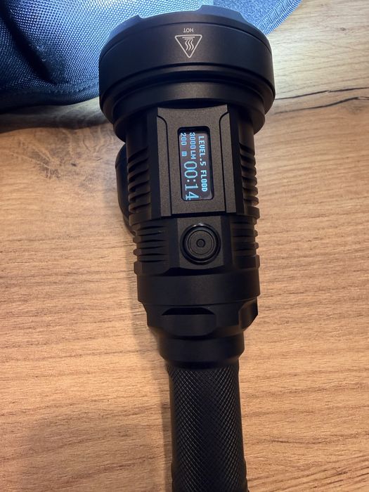 Lanternă profesională Nitecore P35i – Laser + LED, 3000 lumeni