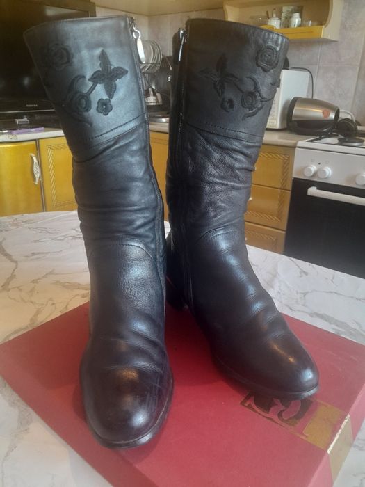 Женские сапоги кожаные