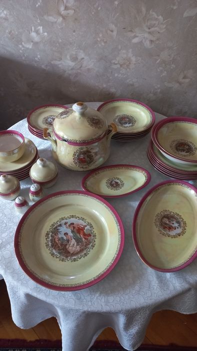 Сервиз столовый "Мадонна" сервантное хранение, производство ГДР