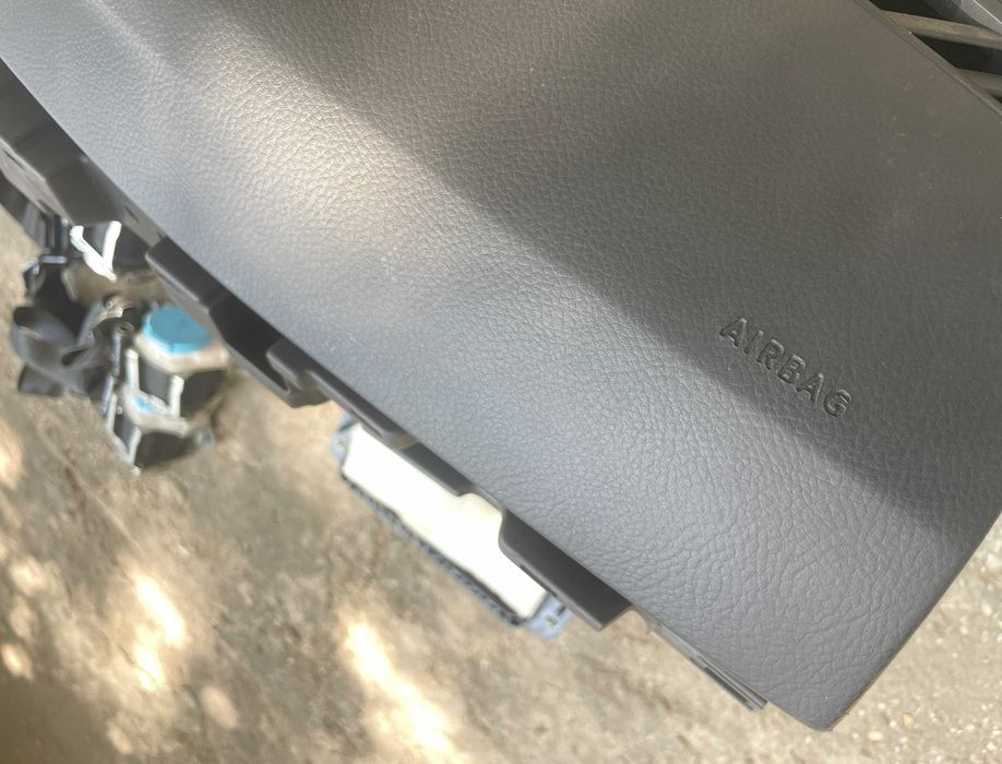 VW Golf 8 - plansa de bord - airbag volan pasager cortina - centuri