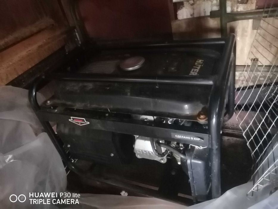 Бензогенератор продам