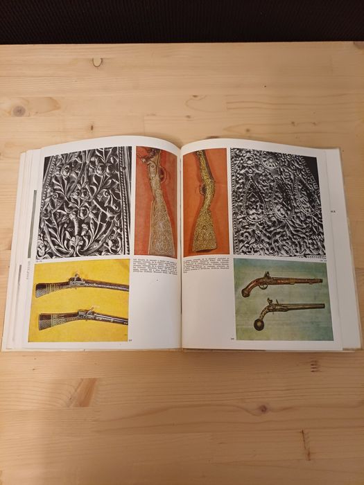 Arme in muzeele din Romania, Ed. Meridiane 1973