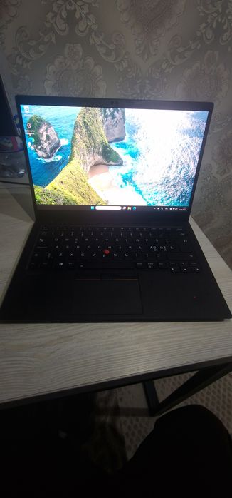 Lenovo Core i7-8565u operativka 16gb ddr4 hotira 256gb m2ssd