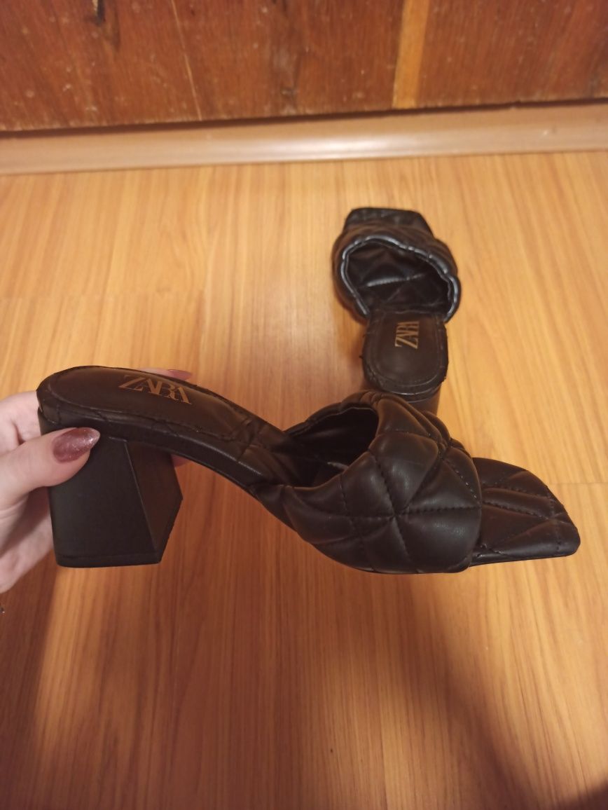 Черни токчета ZARA