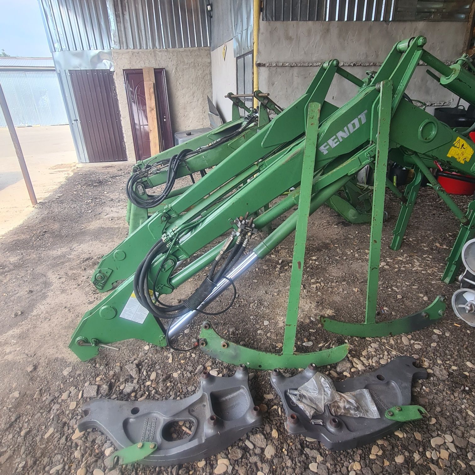 Vând încărcător frontal Fendt seria 700 sau 800